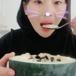 落落熊吃瓜视频,揭秘娱乐圈幕后故事