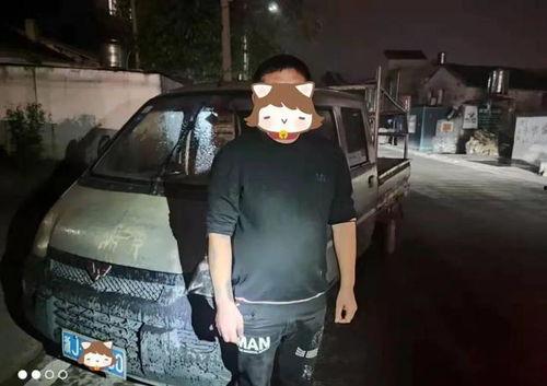 醉酒男子吃瓜,现场一片狼藉