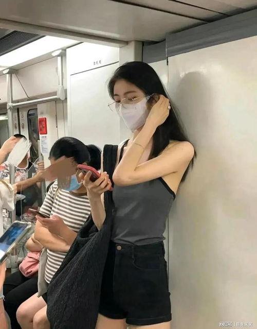 吃瓜群众女生头像,揭秘吃瓜群众女生头像背后的故事