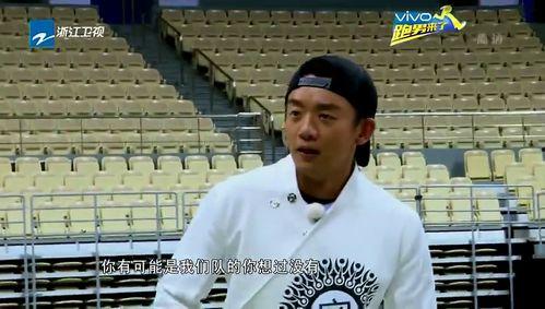 吃瓜黑衣男,吃瓜黑衣男生的神秘冒险