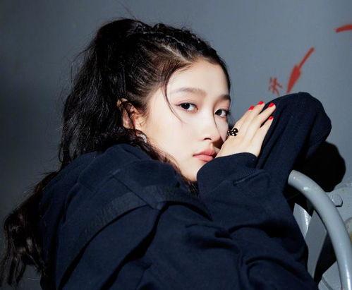 老演员吃瓜少男